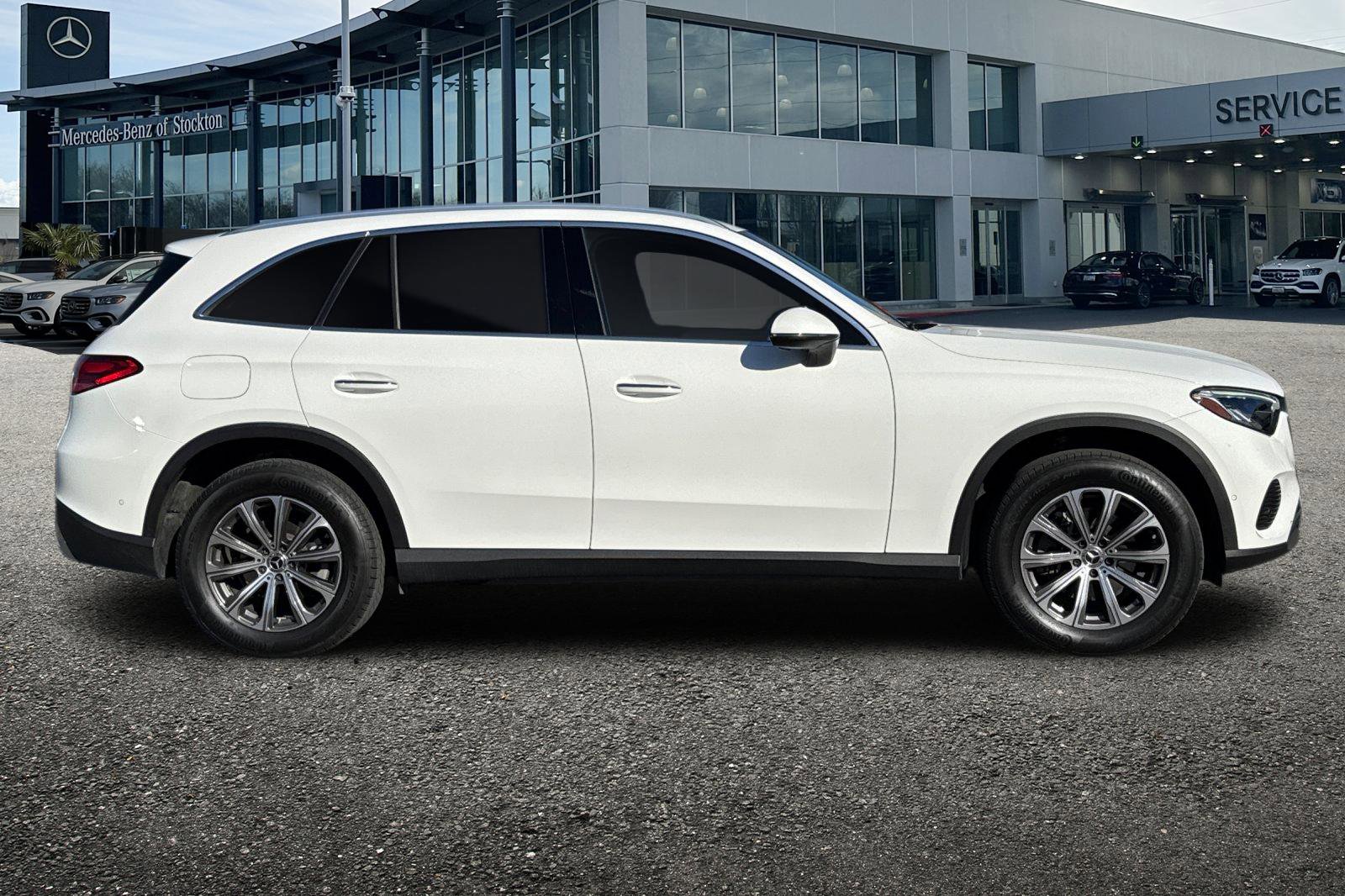 Used 2024 Mercedes-Benz GLC 300 4MATIC image 3