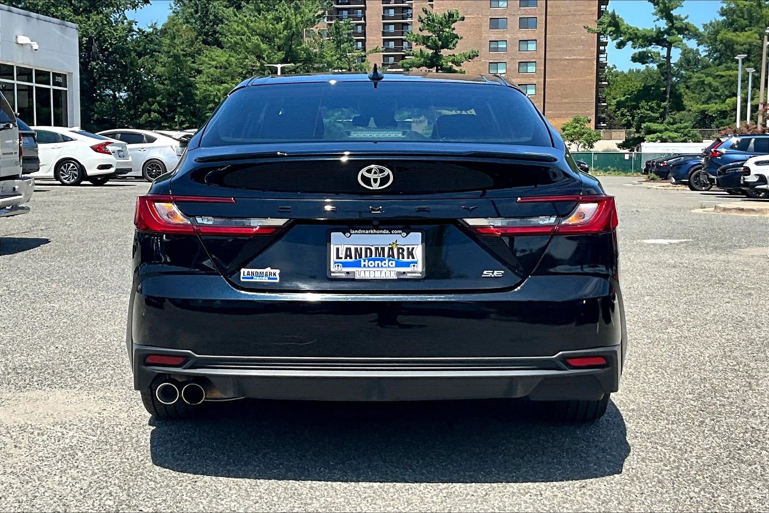 Used 2025 Toyota Camry SE FWD image 4