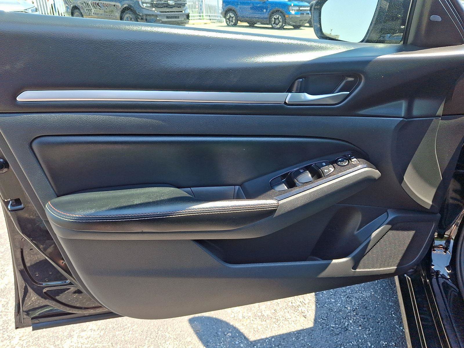 Used 2024 Nissan Altima 2.5 SR w/ SR Premium Package FWD image 13