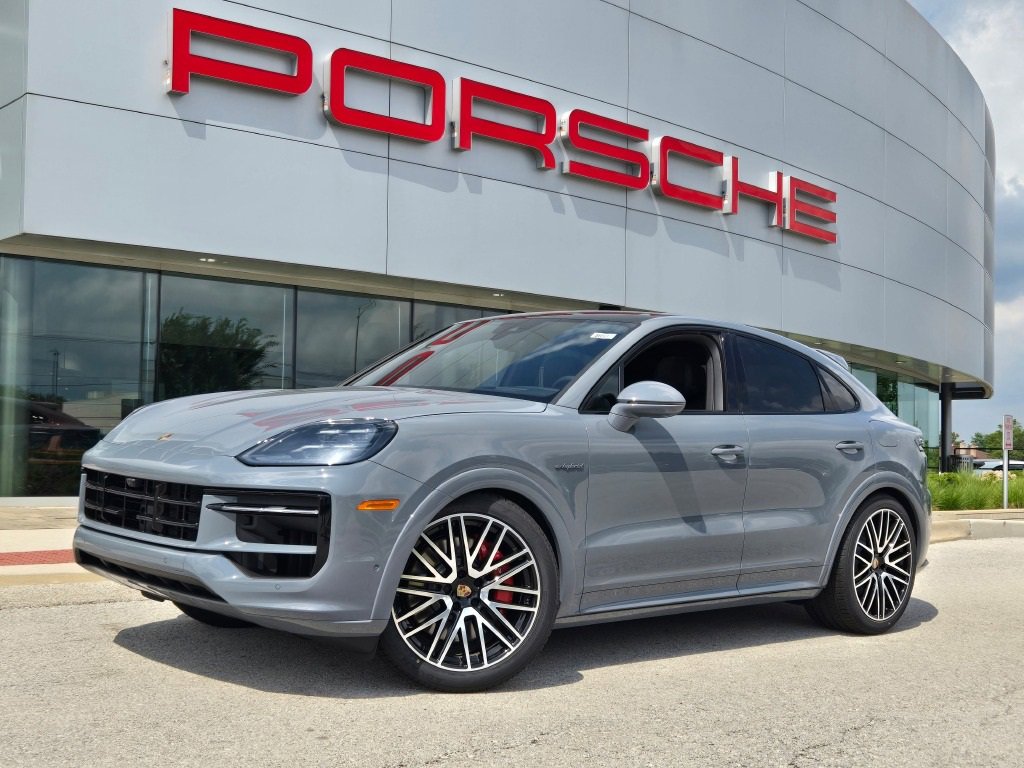 New 2025 Porsche Cayenne S image 1