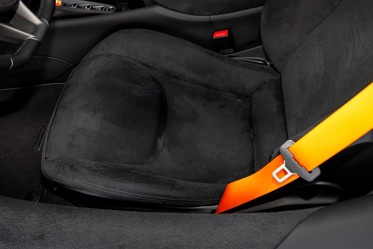 Used 2025 McLaren Artura RWD image 37