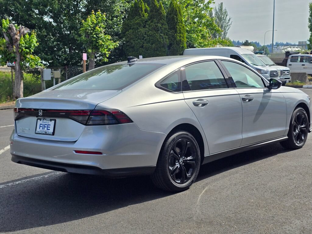 Certified 2025 Honda Accord SE image 5