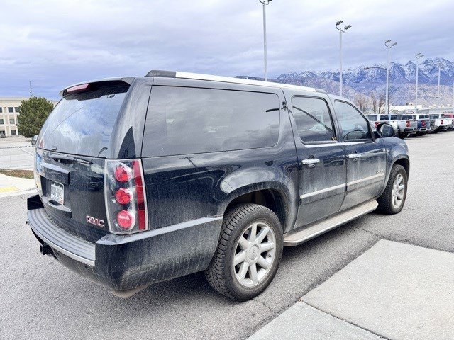 Used 2011 GMC Yukon XL Denali image 4