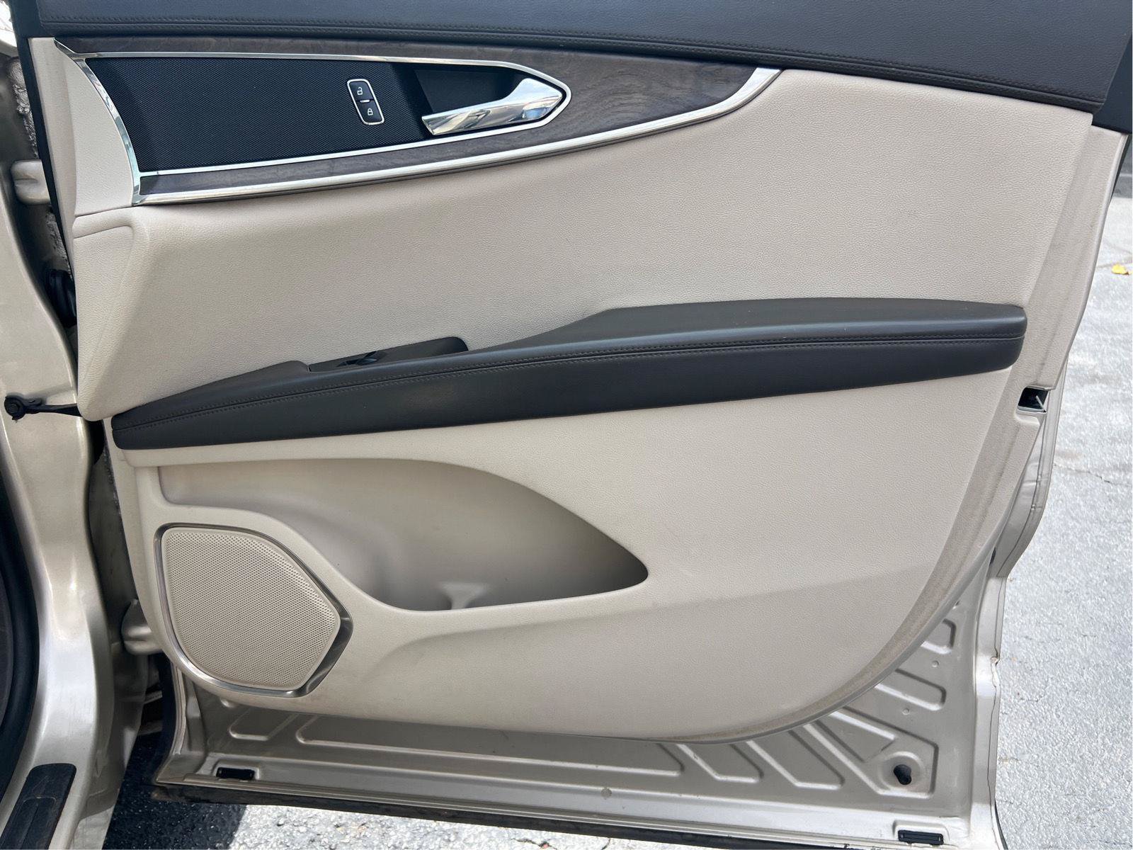 Used 2017 Lincoln MKX Reserve FWD image 16