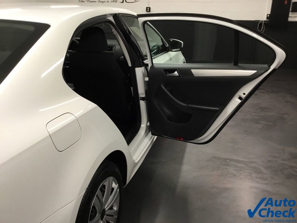 Used 2017 Volkswagen Jetta S w/ Jetta S Cold Weather Package image 34