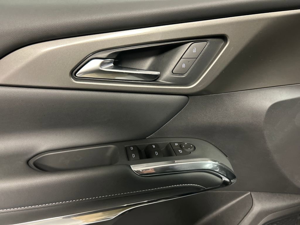 Used 2025 Chevrolet Traverse LT w/ Driver Confidence Package image 14