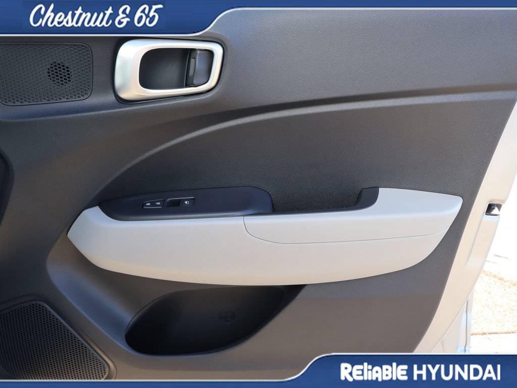 Certified 2025 Hyundai Venue SEL FWD image 8