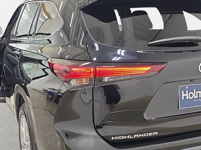 Certified 2025 Toyota Highlander Limited AWD/4WD image 31