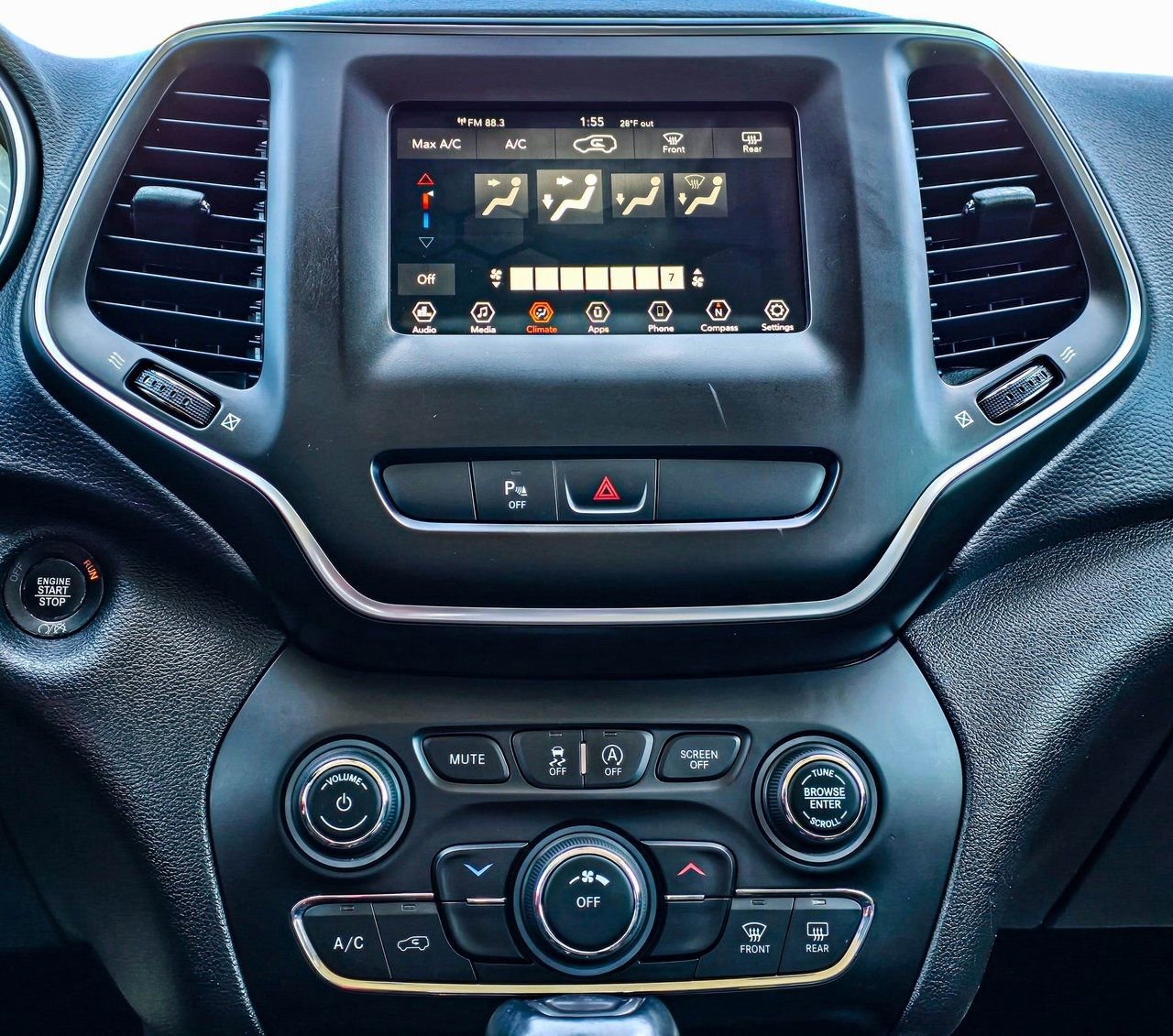 Used 2019 Jeep Cherokee Latitude Plus image 17