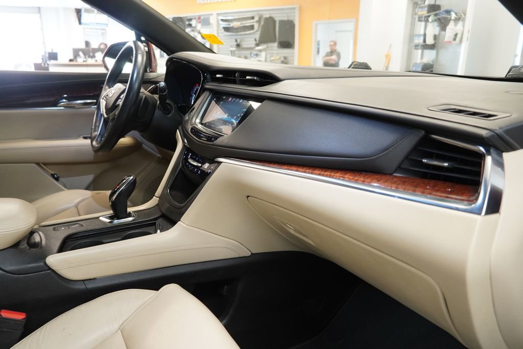 Used 2017 Cadillac XT5 Premium Luxury w/ Advanced Security Package FWD image 28