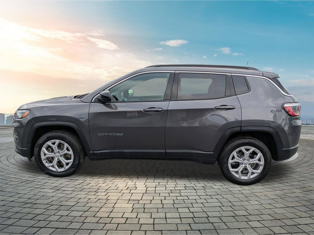 Used 2024 Jeep Compass Latitude image 8