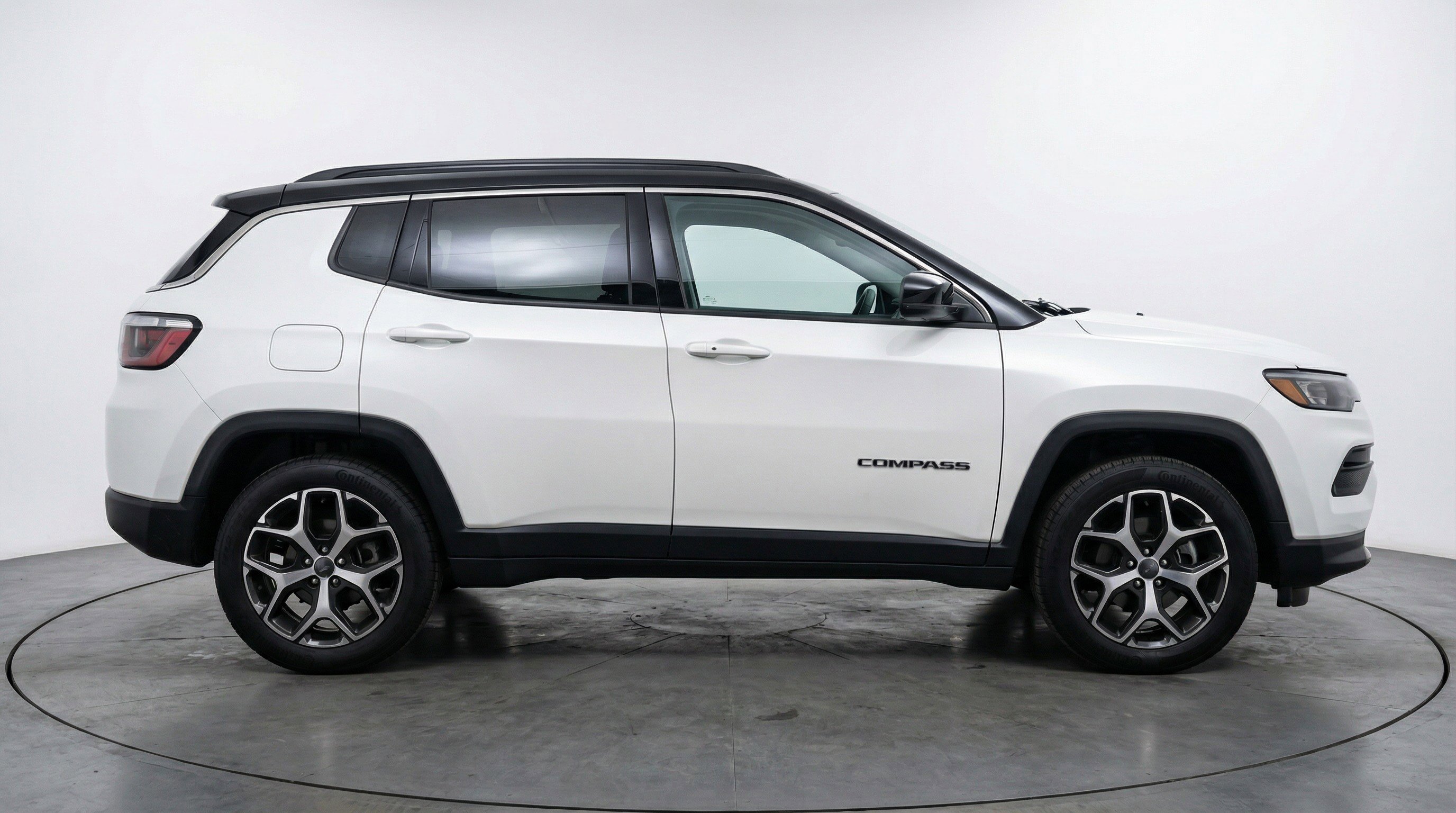 Used 2025 Jeep Compass Limited AWD/4WD image 11