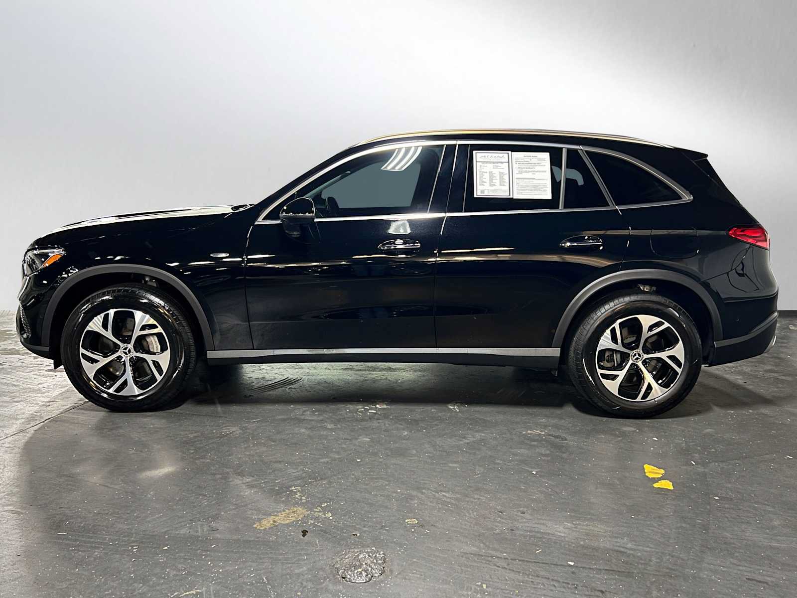 Used 2025 Mercedes-Benz GLC 350e 4MATIC image 6