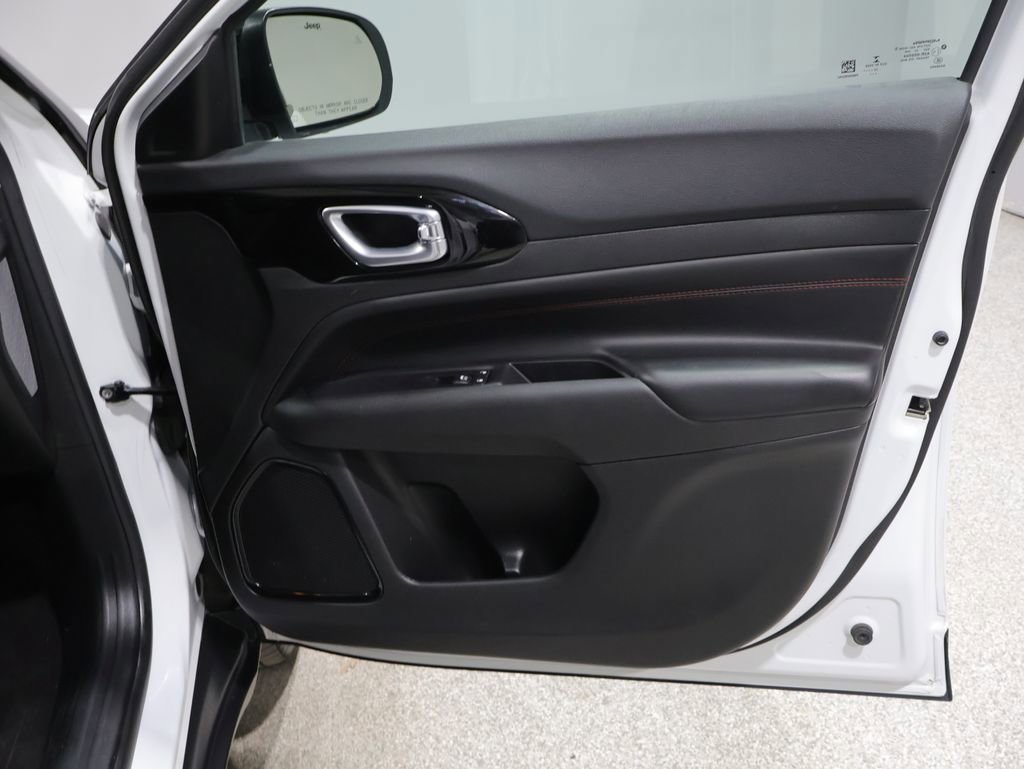 Used 2022 Jeep Compass Trailhawk w/ Trailhawk Elite Group AWD/4WD image 23