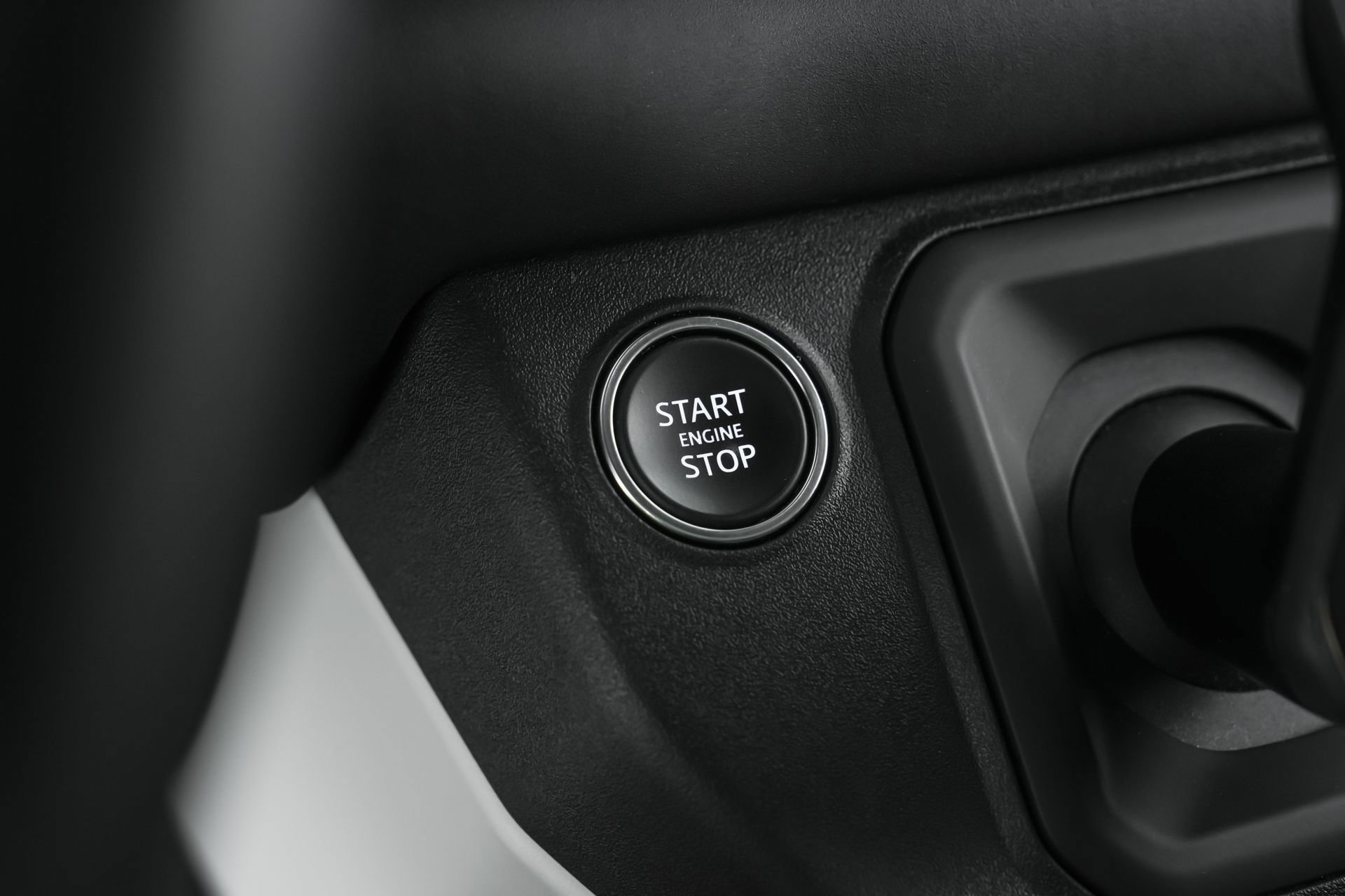 Used 2025 Land Rover Defender 110 S image 81