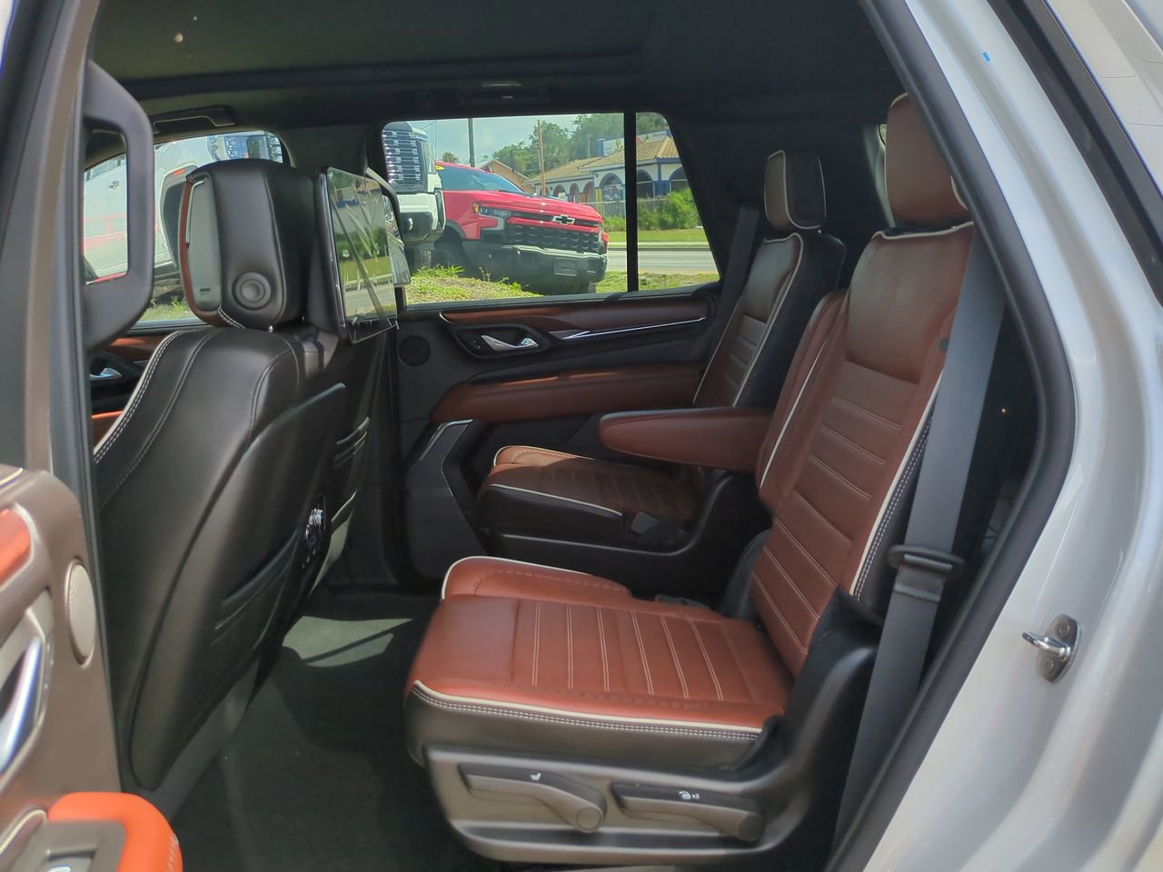 Used 2023 GMC Yukon Denali Ultimate AWD/4WD image 13