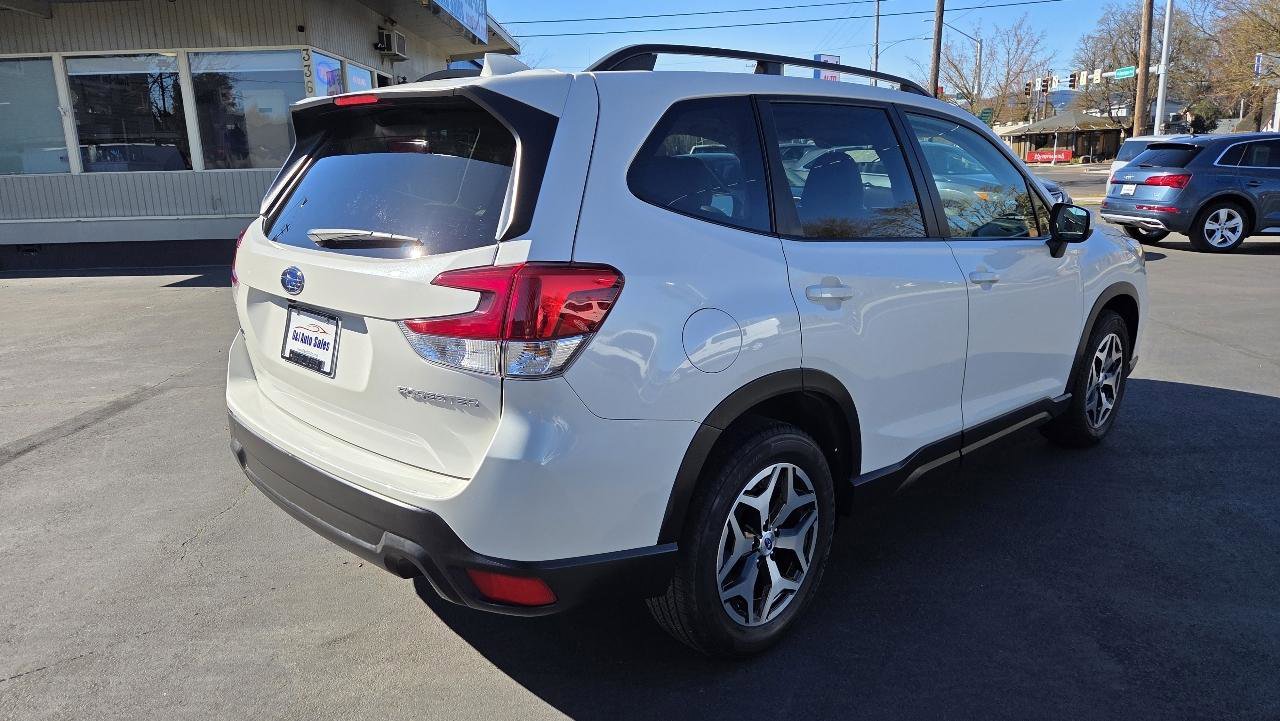 Used 2020 Subaru Forester Premium AWD/4WD image 8