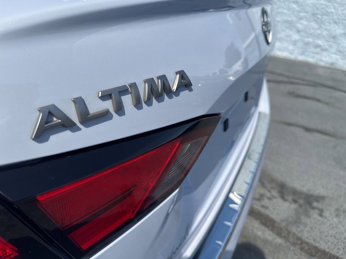 Used 2023 Nissan Altima 2.5 SR w/ SR Premium Package image 13