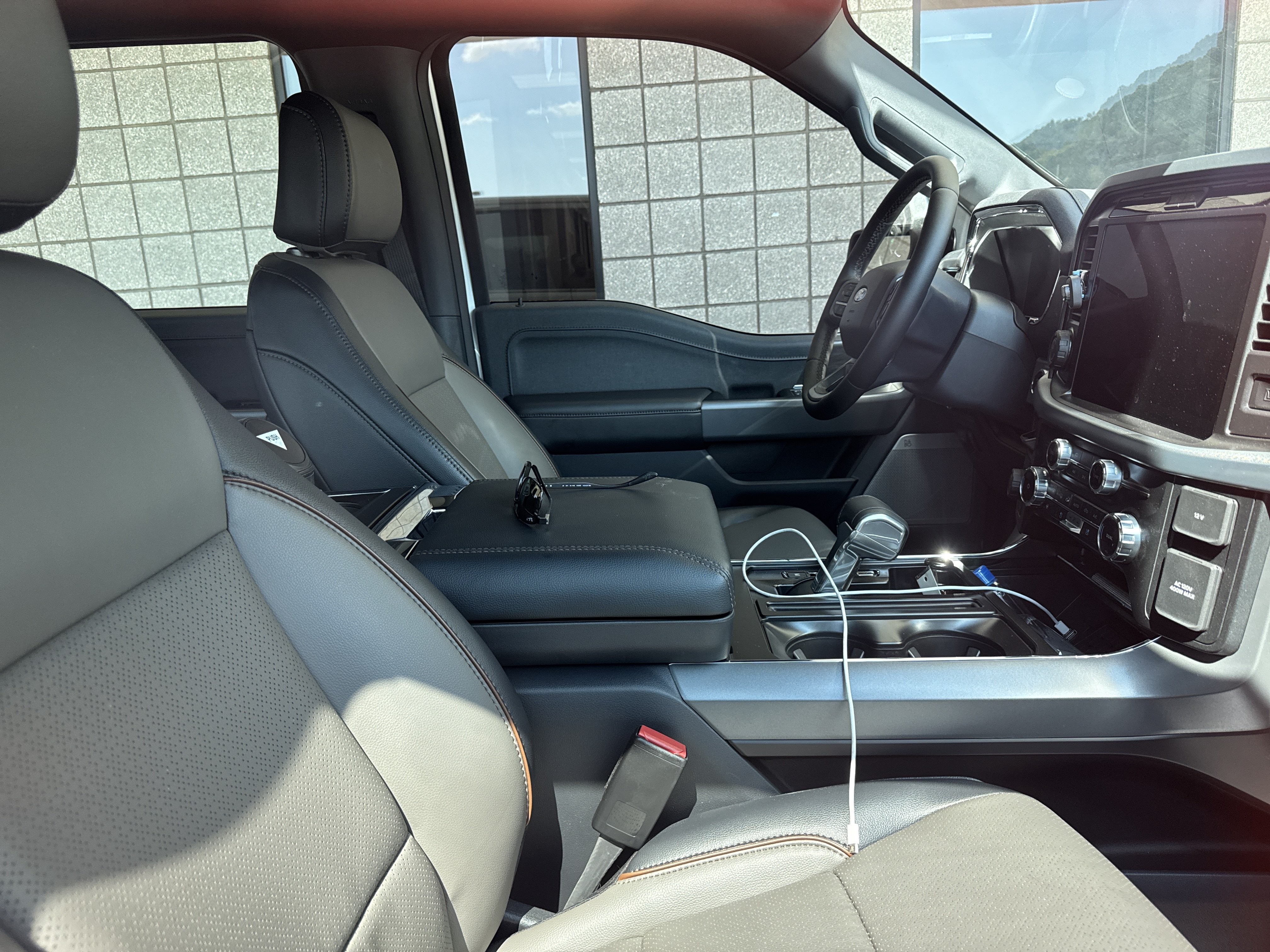 Used 2025 Ford F150 Lariat w/ Equipment Group 501A Mid AWD/4WD image 10