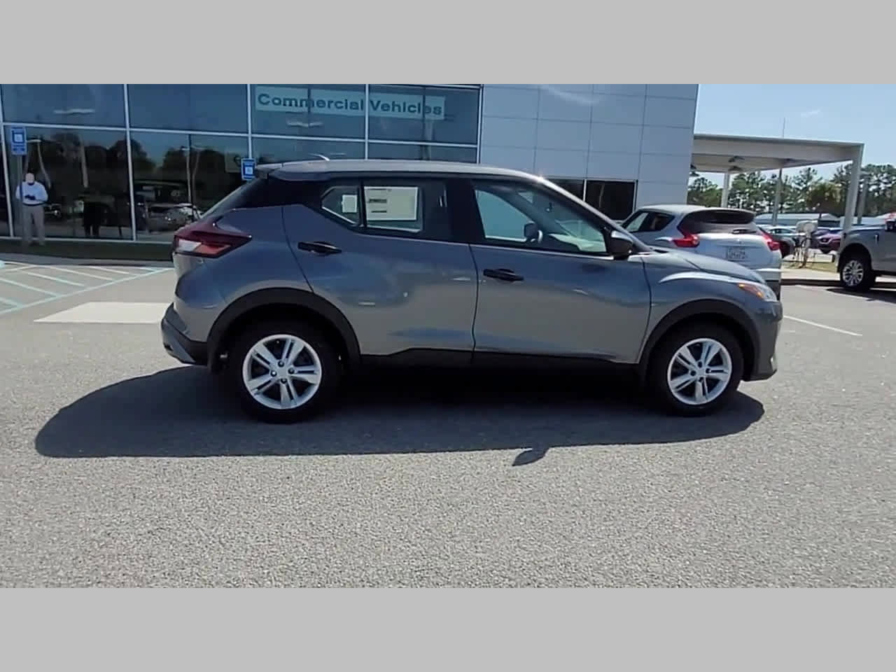 New 2025 Nissan Kicks Play S image 32