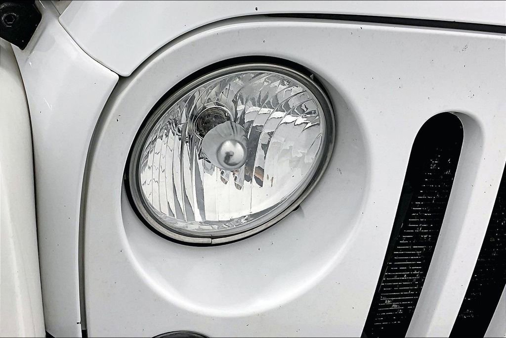 Used 2015 Jeep Wrangler Unlimited Rubicon AWD/4WD image 33