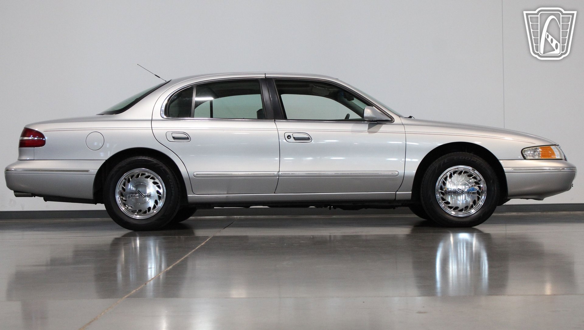Used 1996 Lincoln Continental image 23