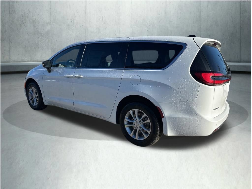New 2026 Chrysler Pacifica Select AWD/4WD image 3
