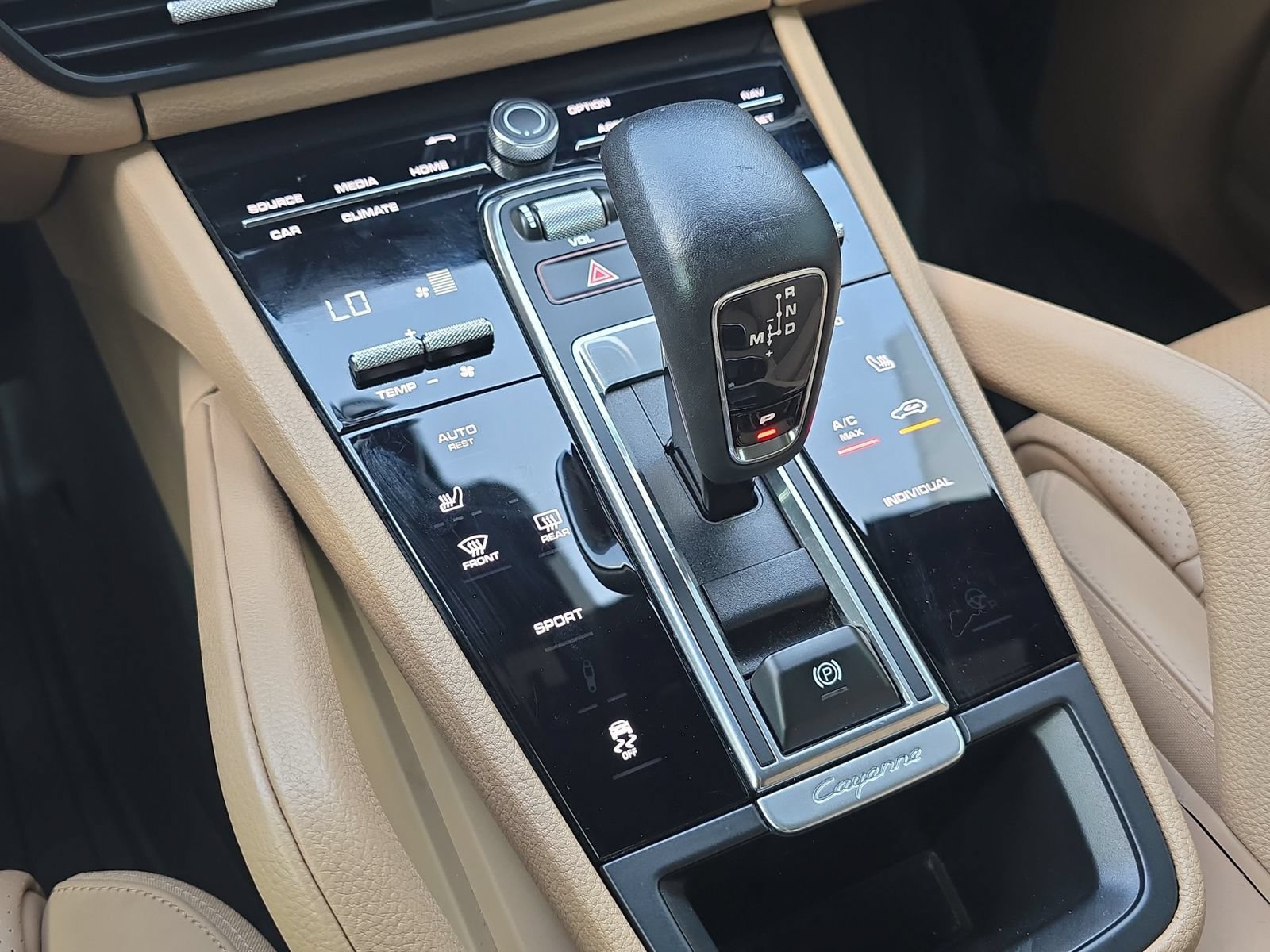 Certified 2023 Porsche Cayenne AWD/4WD image 17