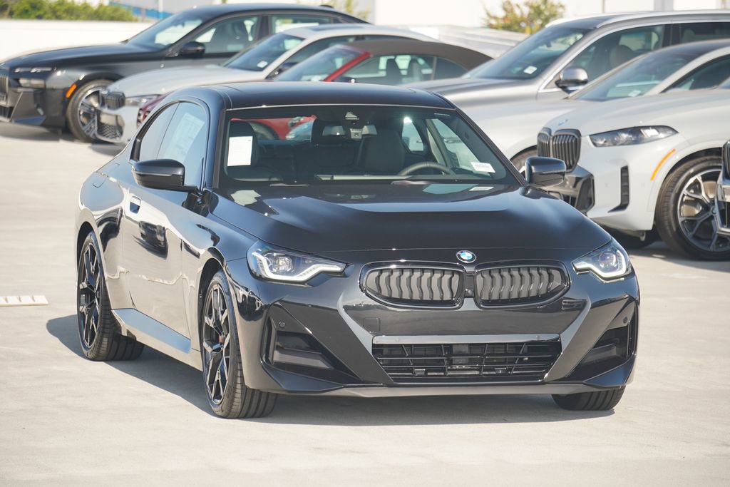 Used 2025 BMW 230i Coupe w/ M Sport Package RWD image 3