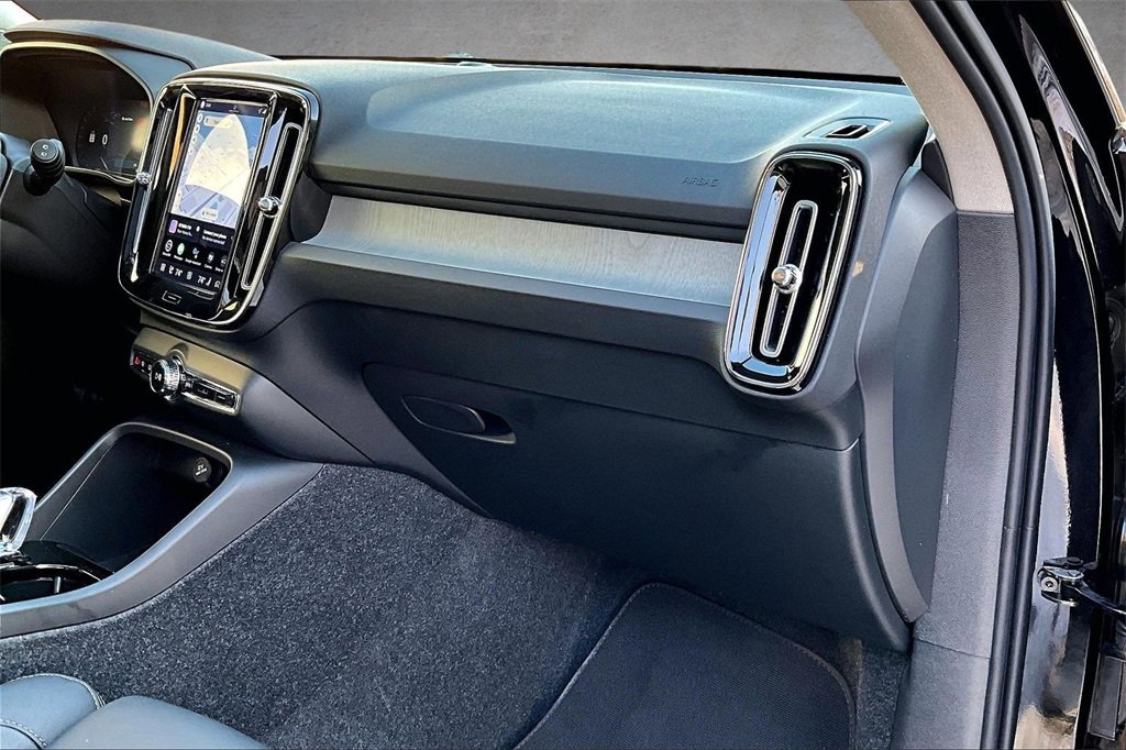 Used 2026 Volvo XC40 B5 Plus w/ Protection Package Premier image 25