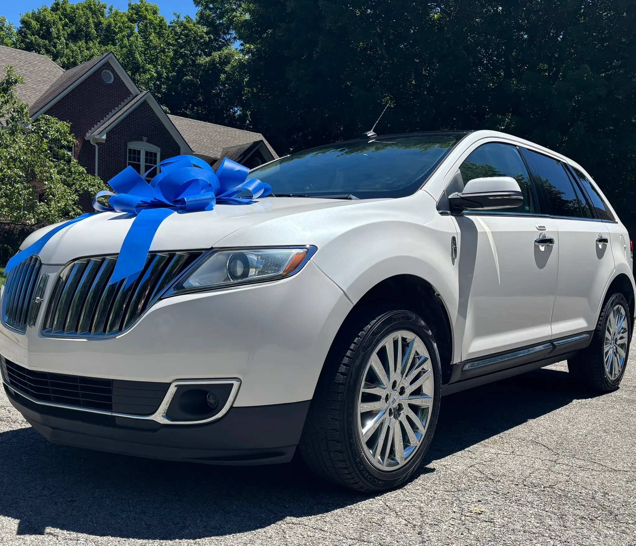 Used 2013 Lincoln MKX AWD image 1