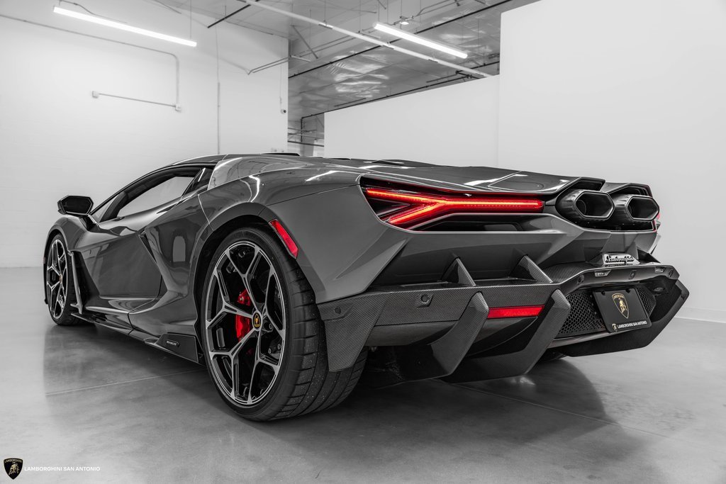 Used 2024 Lamborghini Revuelto image 3