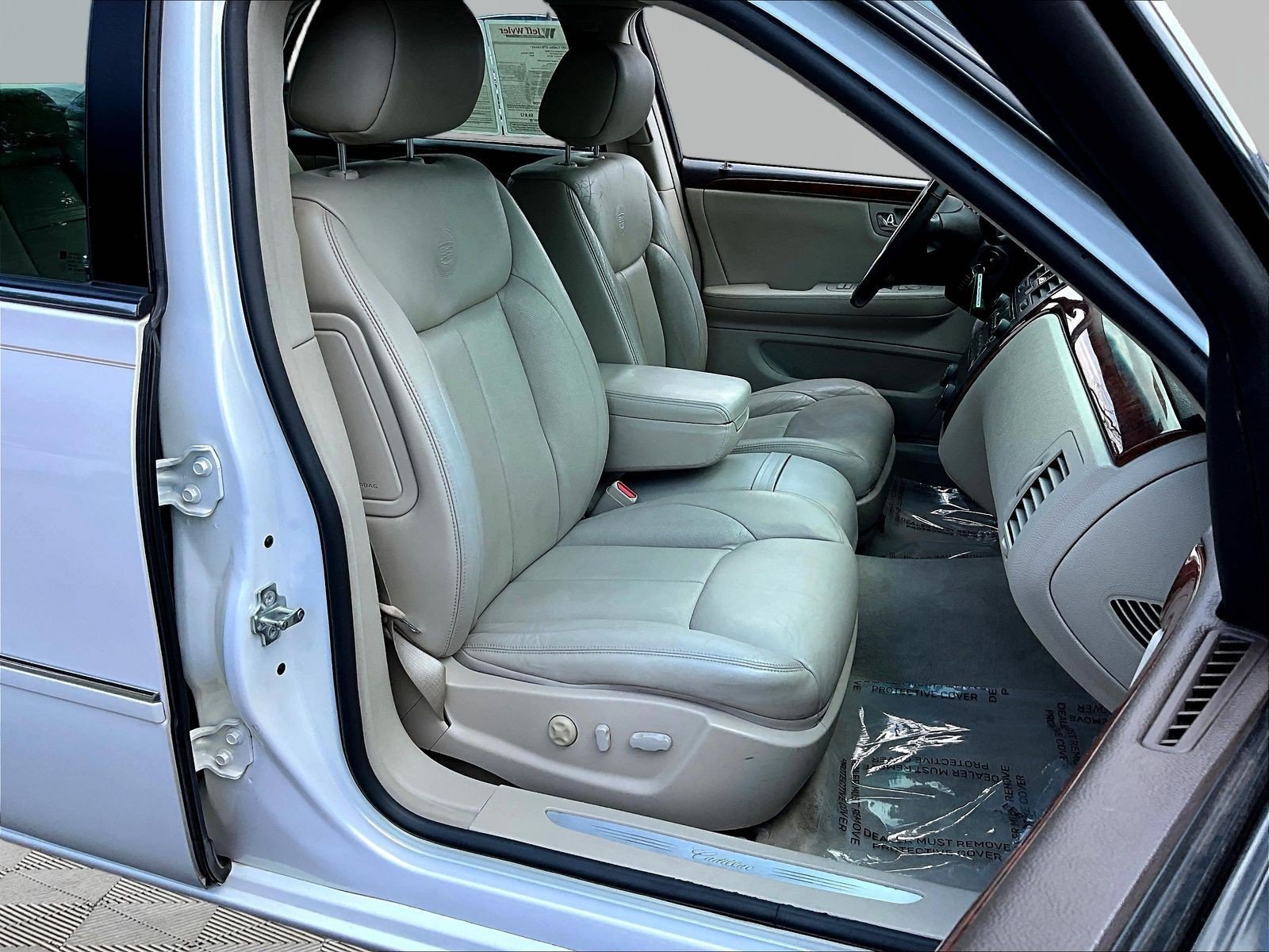 Used 2007 Cadillac DTS Luxury I w/ Trunk Convenience Package FWD image 26