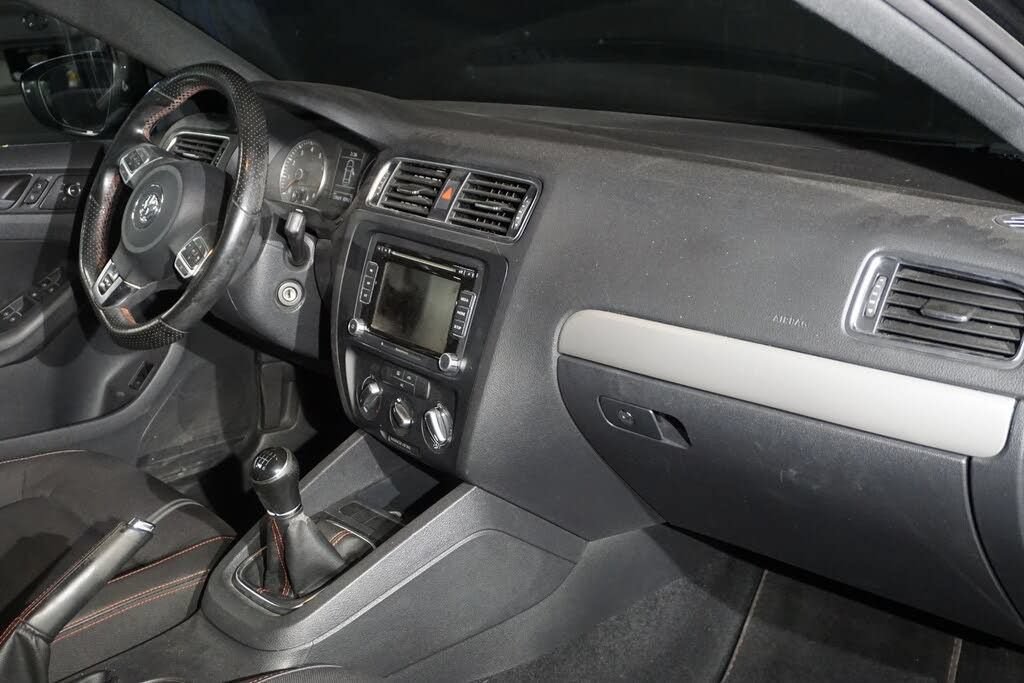 Used 2012 Volkswagen Jetta GLI FWD image 16