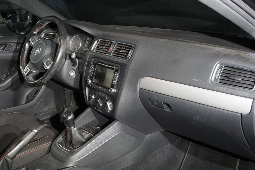 Used 2012 Volkswagen Jetta GLI FWD image 16