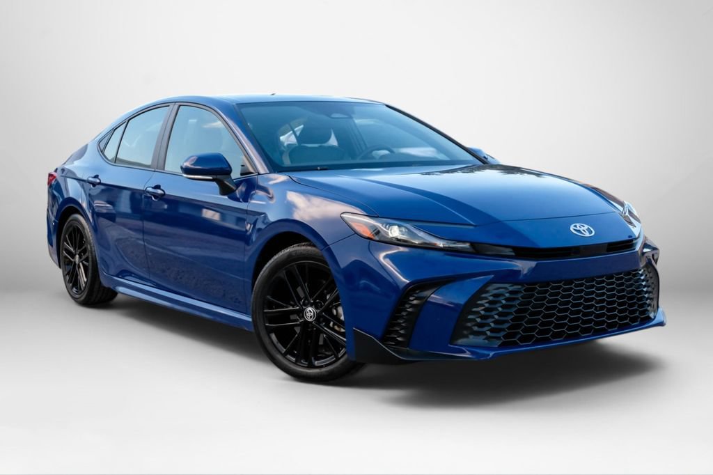 Used 2025 Toyota Camry SE FWD image 4
