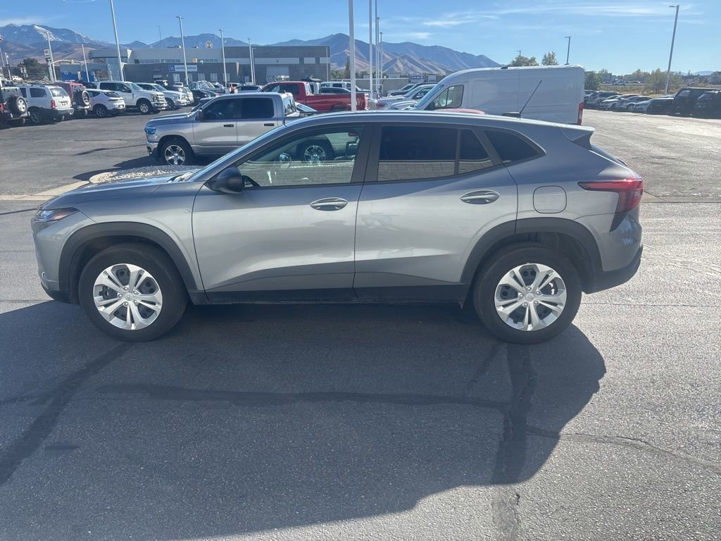 Used 2025 Chevrolet Trax LS image 8