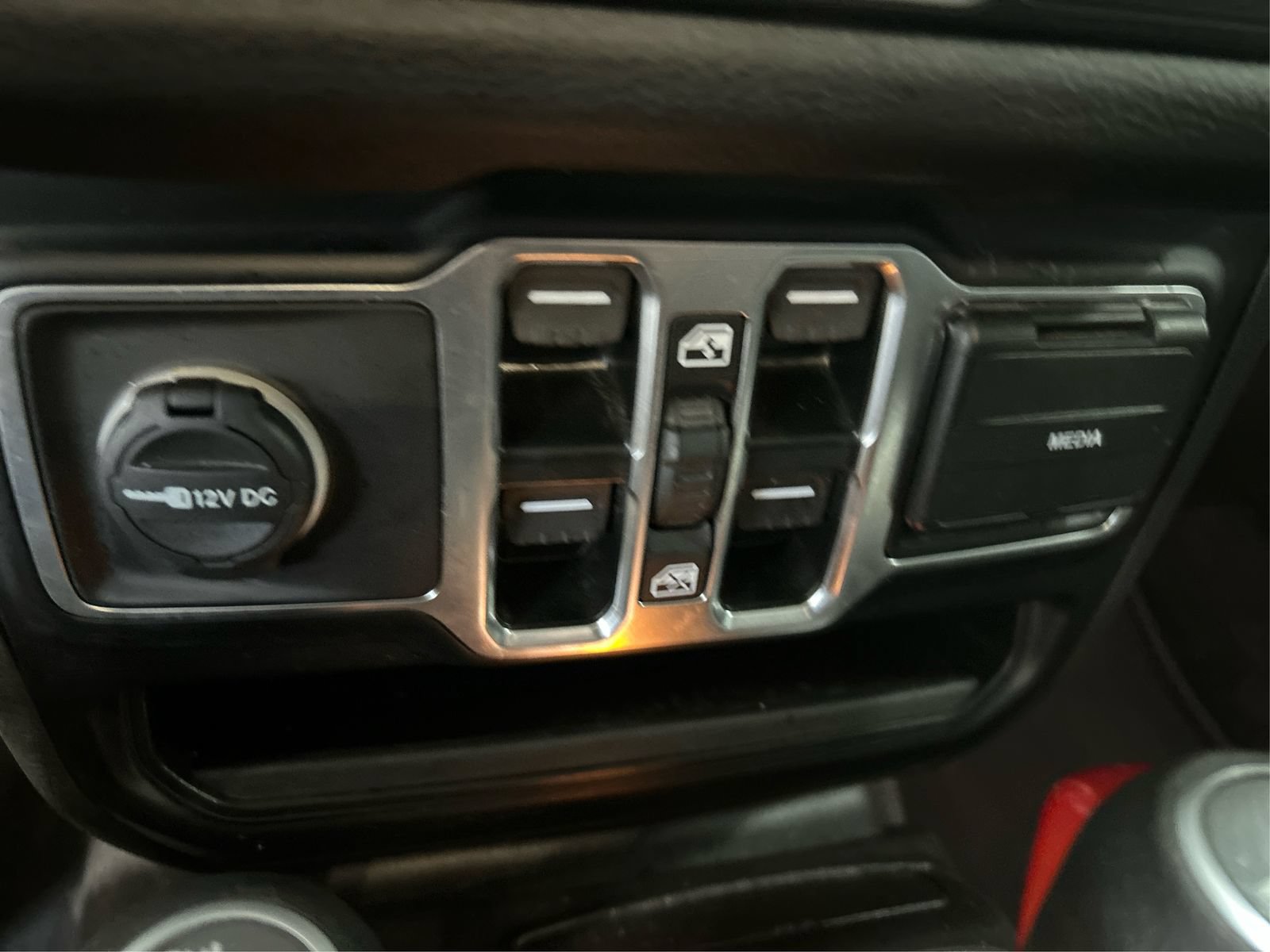 Used 2025 Jeep Gladiator Sport AWD/4WD image 29
