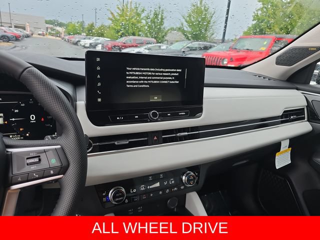 Used 2025 Mitsubishi Outlander AWD image 22