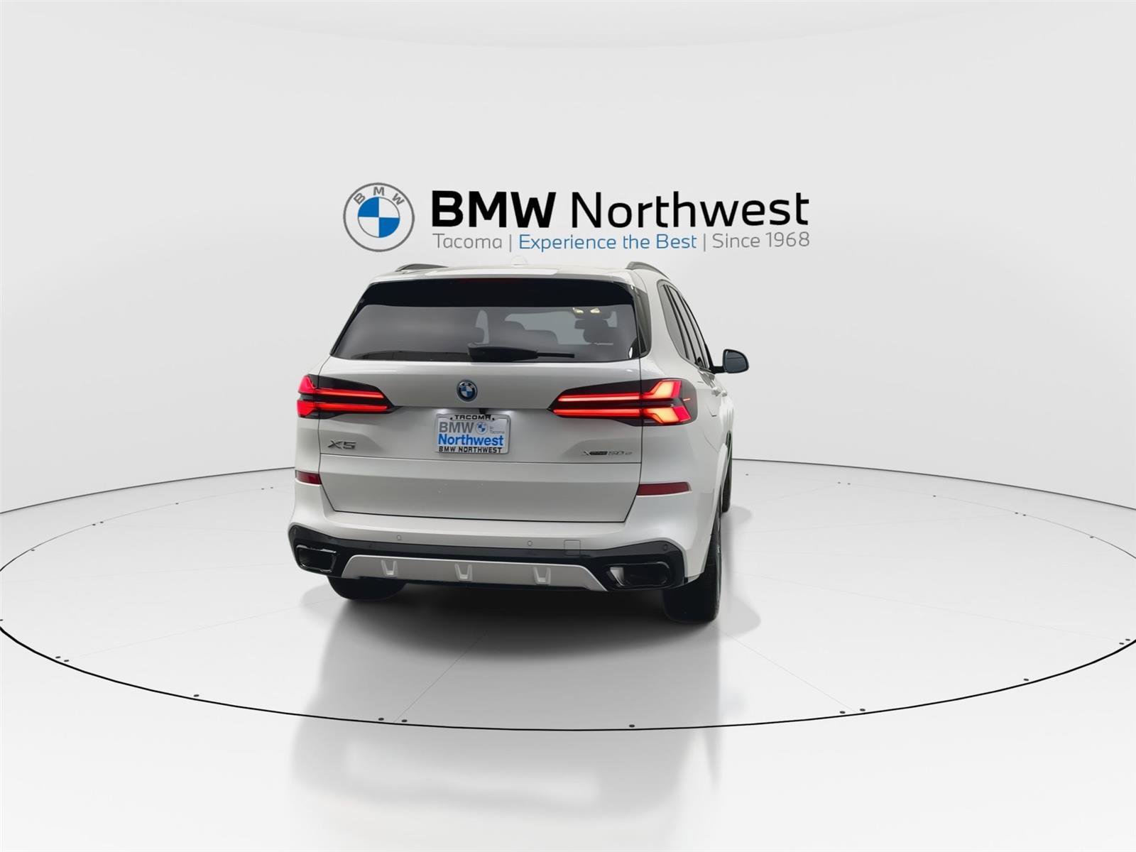 New 2026 BMW X5 xDrive50e w/ Executive Package image 2