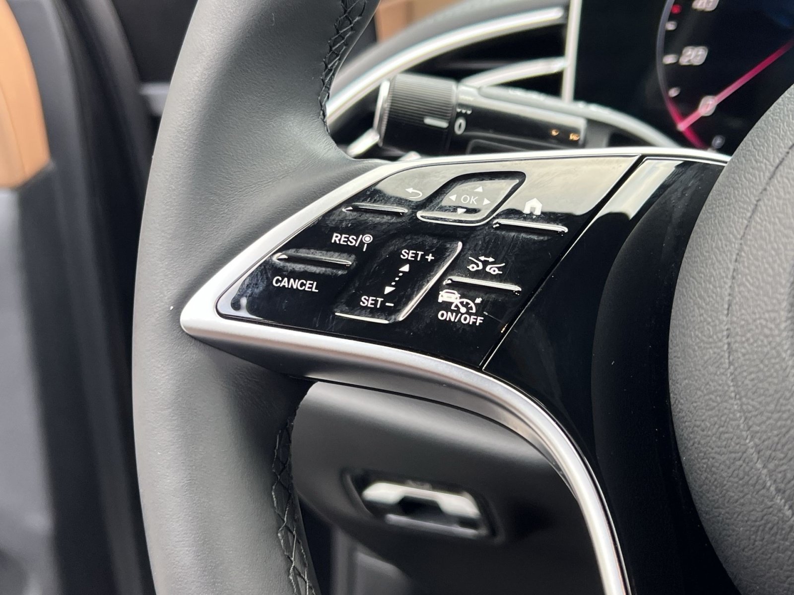 Certified 2025 Mercedes-Benz E 350 4MATIC Sedan image 36