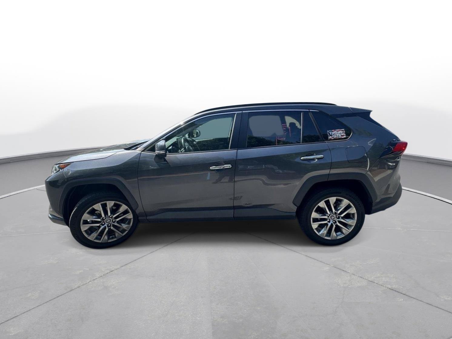 Used 2019 Toyota RAV4 Limited w/ Cold Weather Package FWD image 9