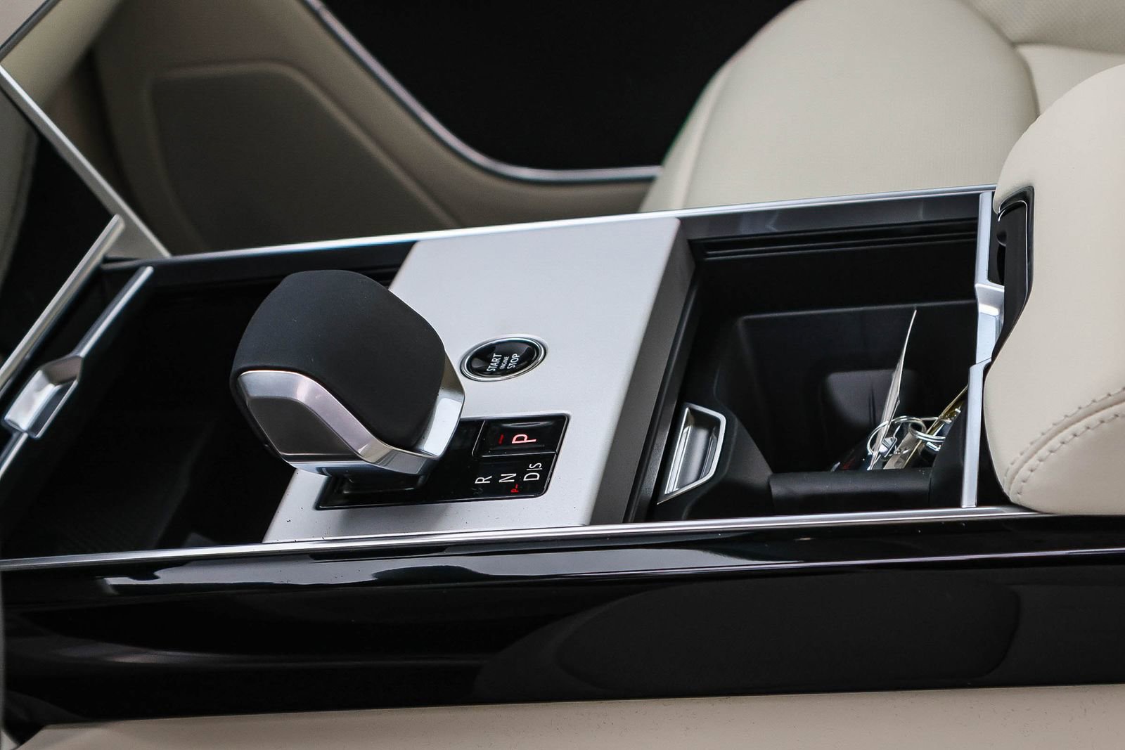 New 2026 Land Rover Range Rover SE image 29