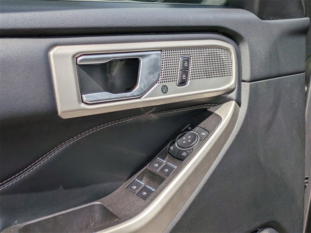 Used 2023 Ford Explorer Limited image 13