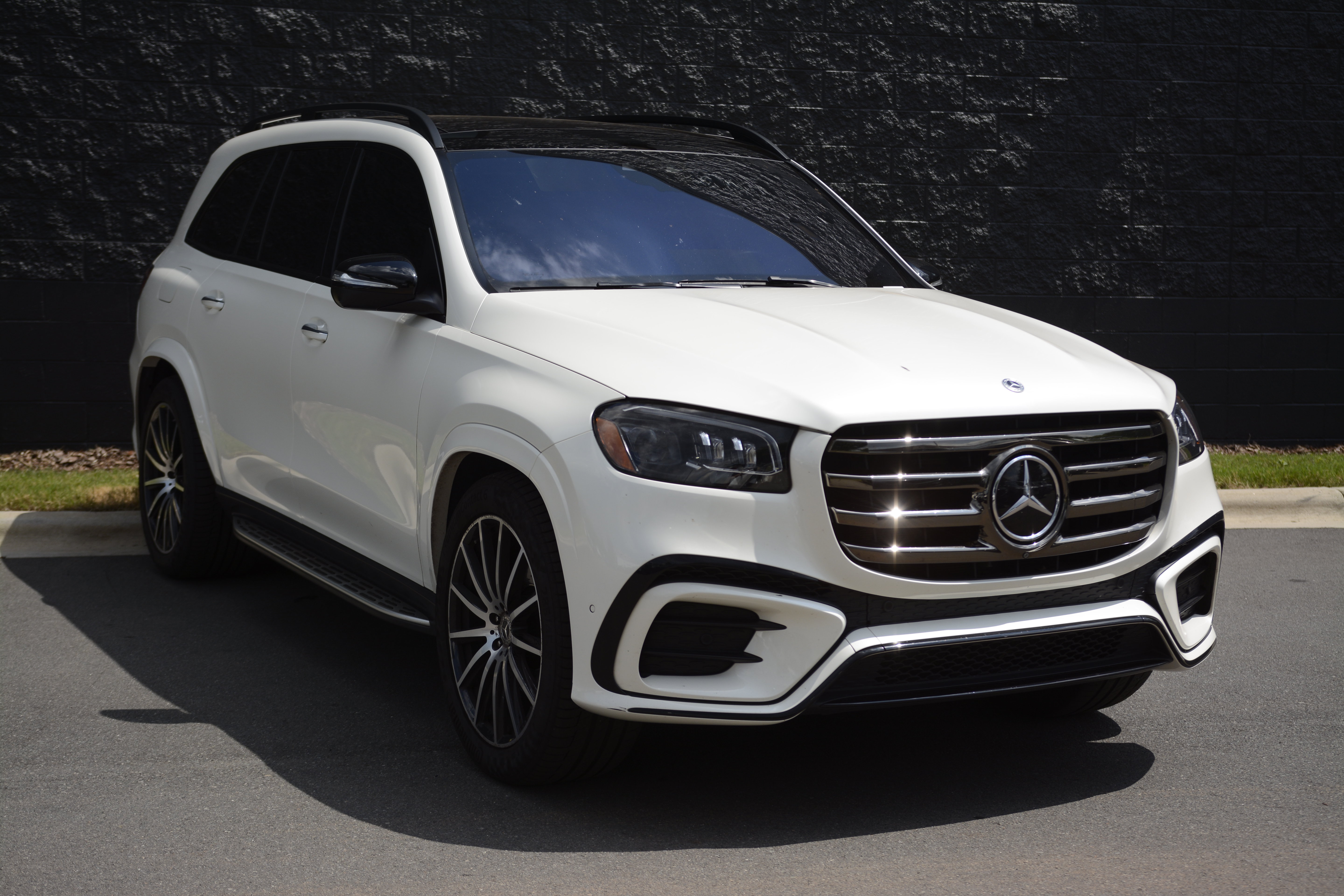 Used 2024 Mercedes-Benz GLS 450 4MATIC image 9