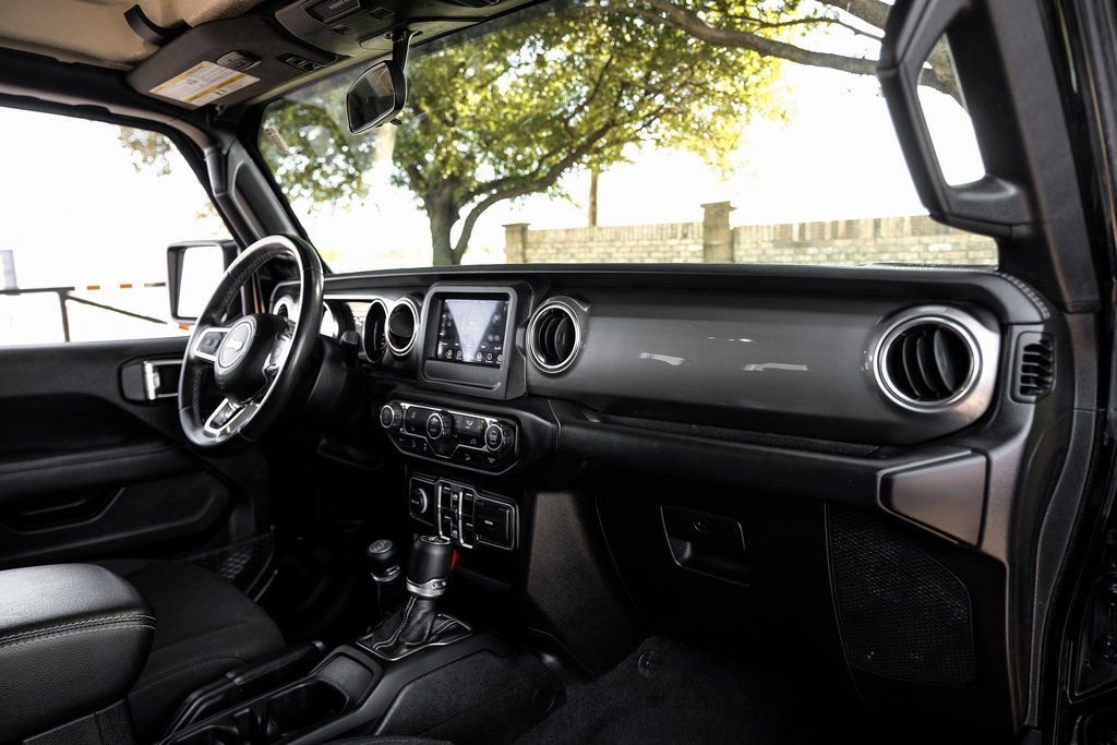 Used 2020 Jeep Wrangler Unlimited Sahara image 23
