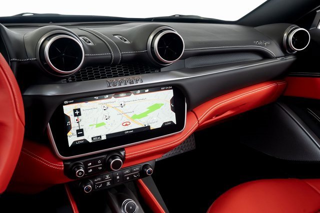 Used 2019 Ferrari Portofino image 29