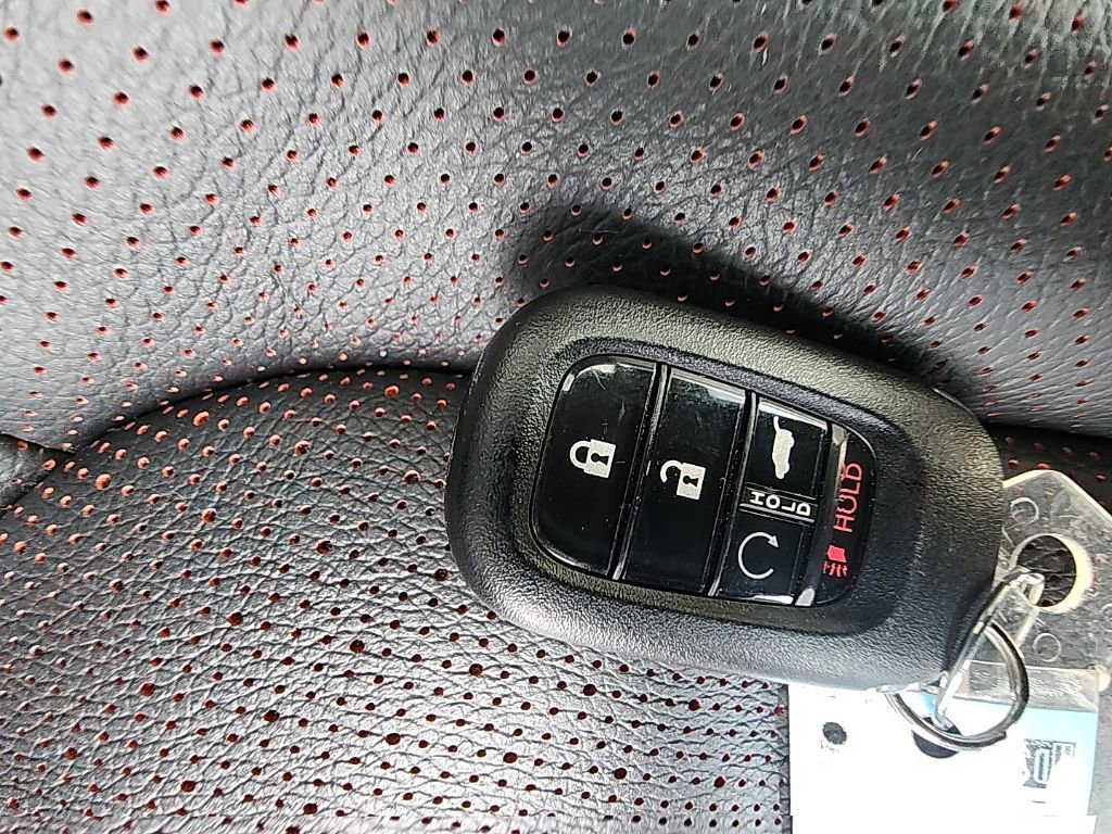 Certified 2025 Honda Pilot Black Edition image 35