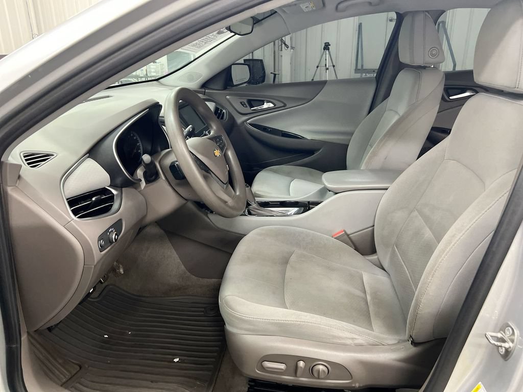 Used 2017 Chevrolet Malibu LS FWD image 19