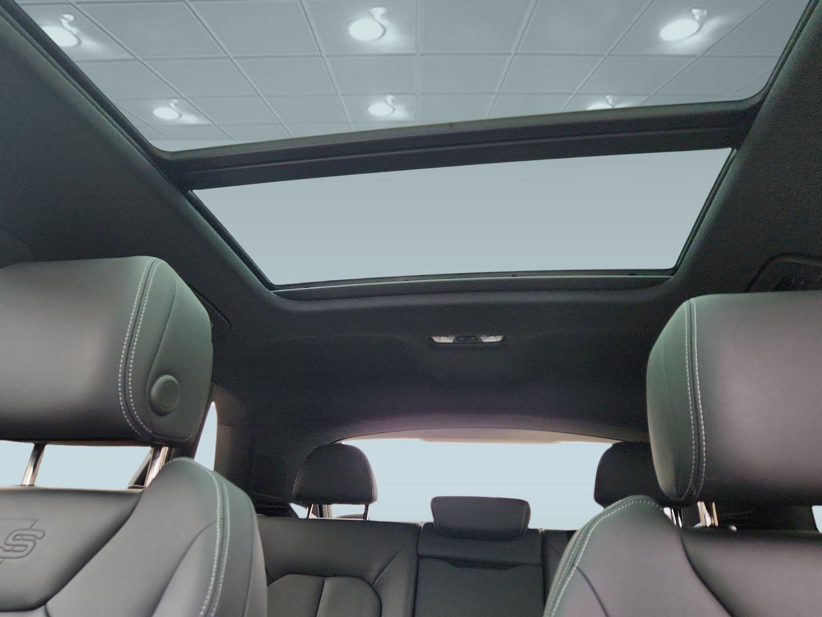 Certified 2025 Audi Q3 2.0T Premium w/ Convenience Package image 11